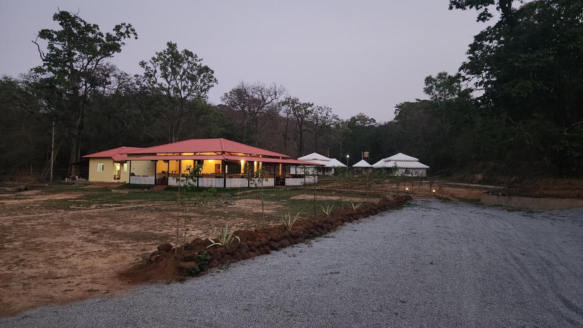 Woods Creek Appartement Dandeli Buitenkant foto